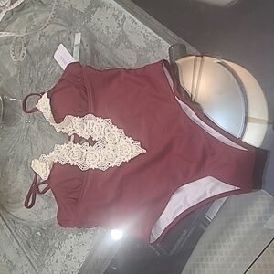 PHURRO Nwt Maroon And White Plunging V Neck Lace One Piece Swimsuit Size S NEW
